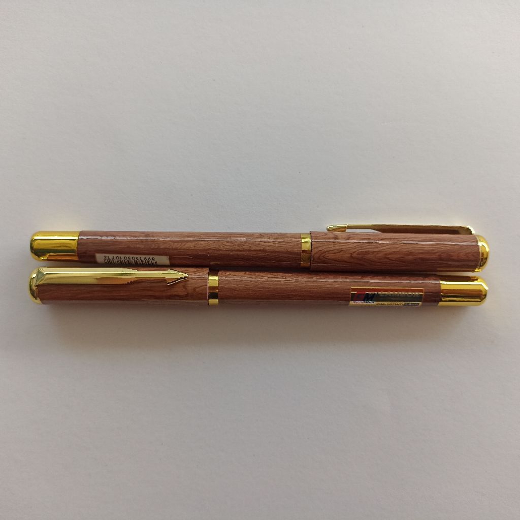 

Gadjah Mada GM-107WD | Gelpen 1.0mm | Pen Signature | Pen Tanda Tangan