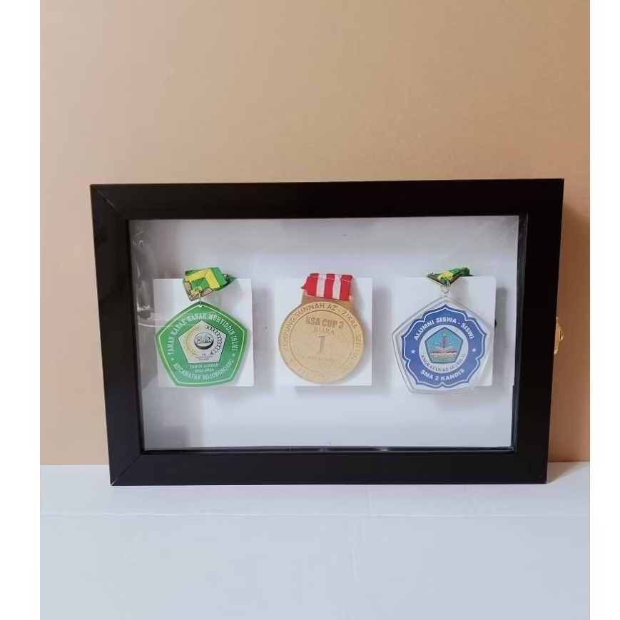 Bingkai Medali 3D Kapasitas 3 Slot Medali/Frame Medali