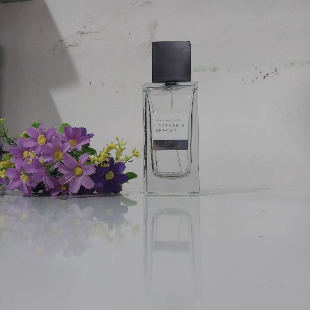 Lea botol bekas kosong parfum