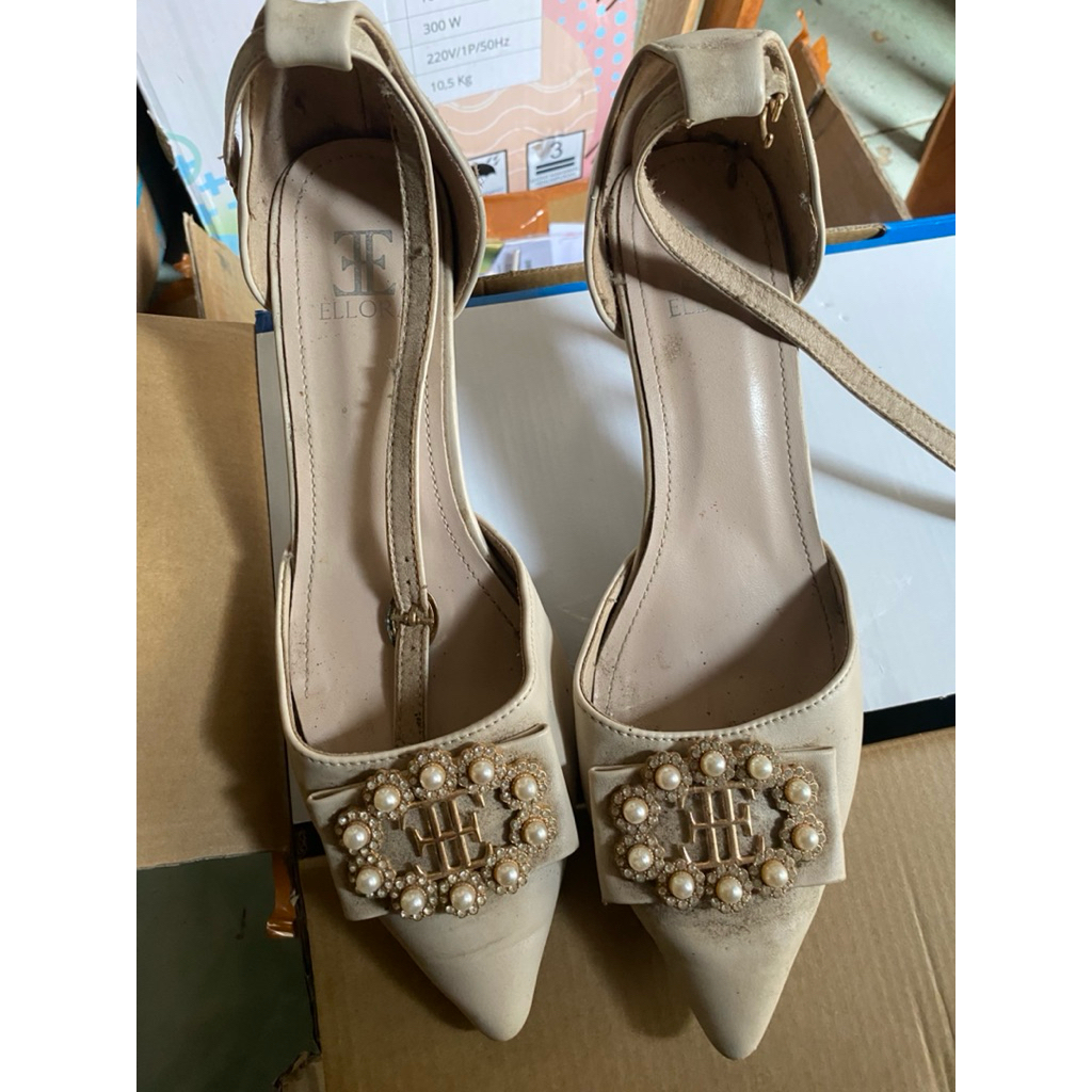 ELLORA HEELS PRELOVED SANDAL WISUDA SANDAL PESTA SANDAL NIKAHAN