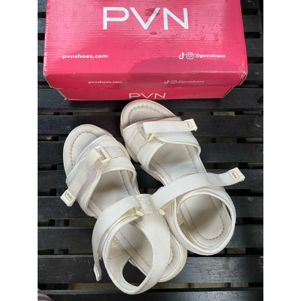 preloved sepatu/sandal pvn ryujin , pvn shoes