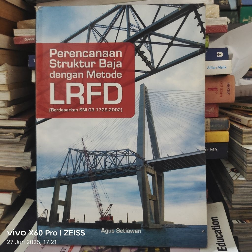 BUKU PERENCANAAN STRUKTUR BAJA DENGAN METODE LRFD ORIGINAL
