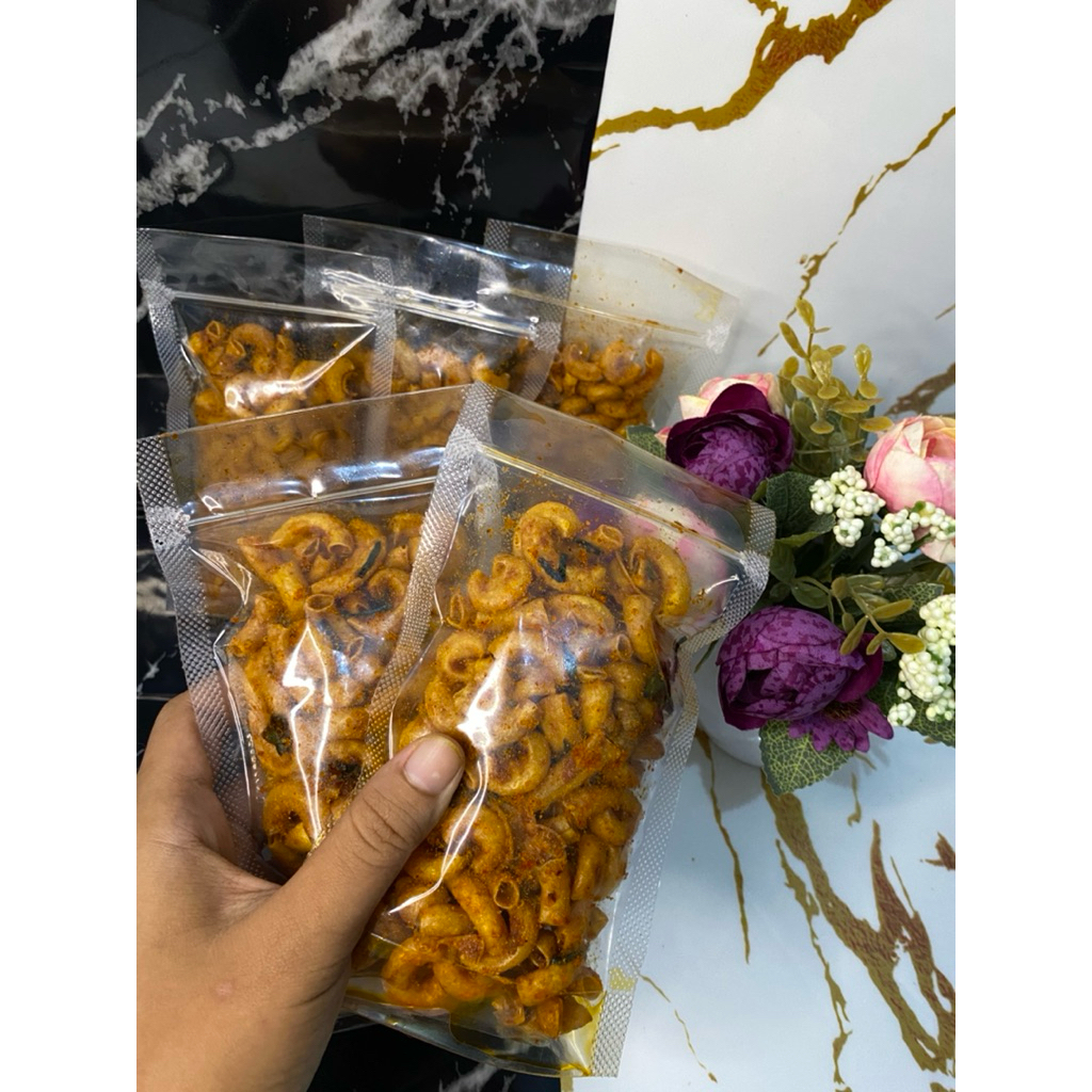 

Makaroni pedas daun jeruk 63g 10k dapat 3pcs