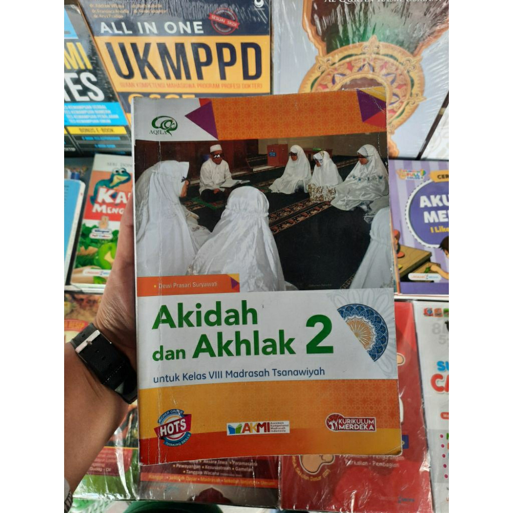 Akidah dan Akhlak untuk Kelas 8 Madrasah Tsanawiyah Kurikulum Merdeka Aqila Tiga Serangkai - Bekas