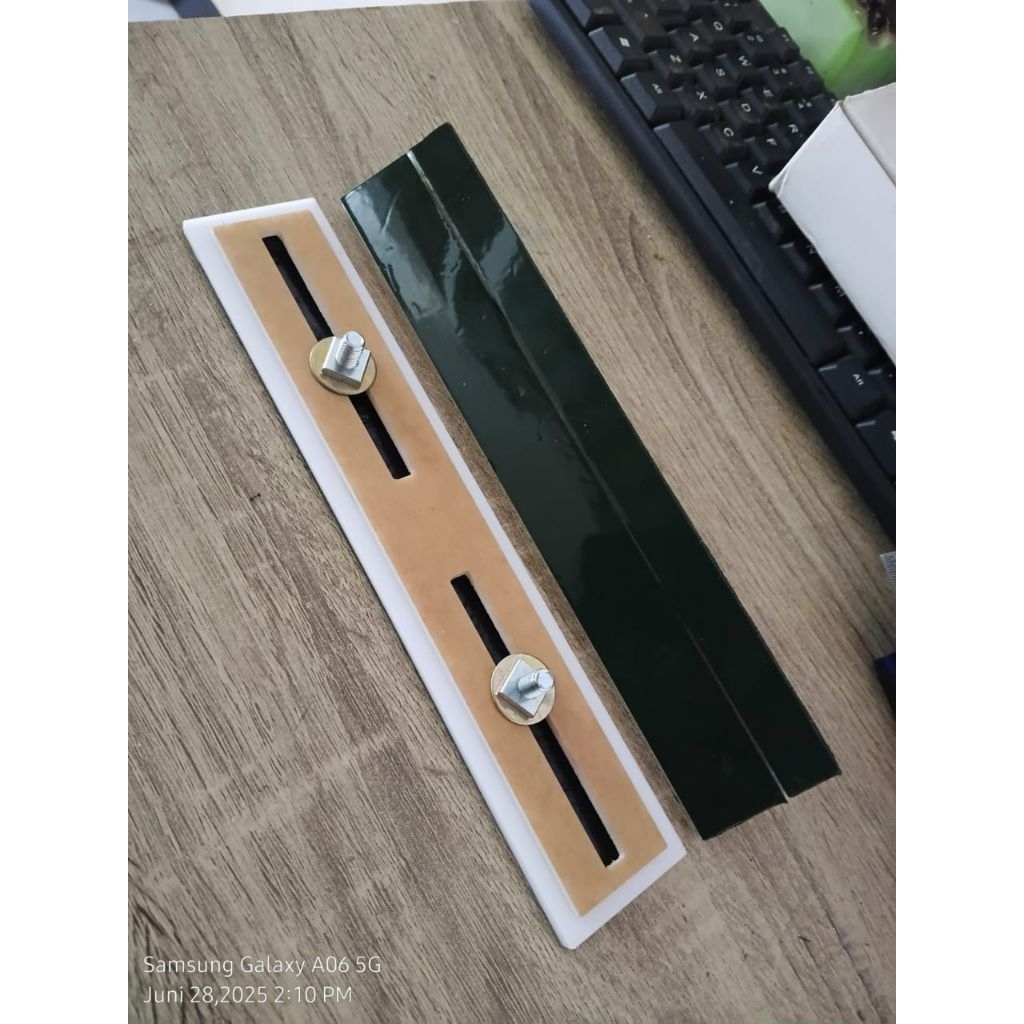 dudukan plat nomor motor akrilik