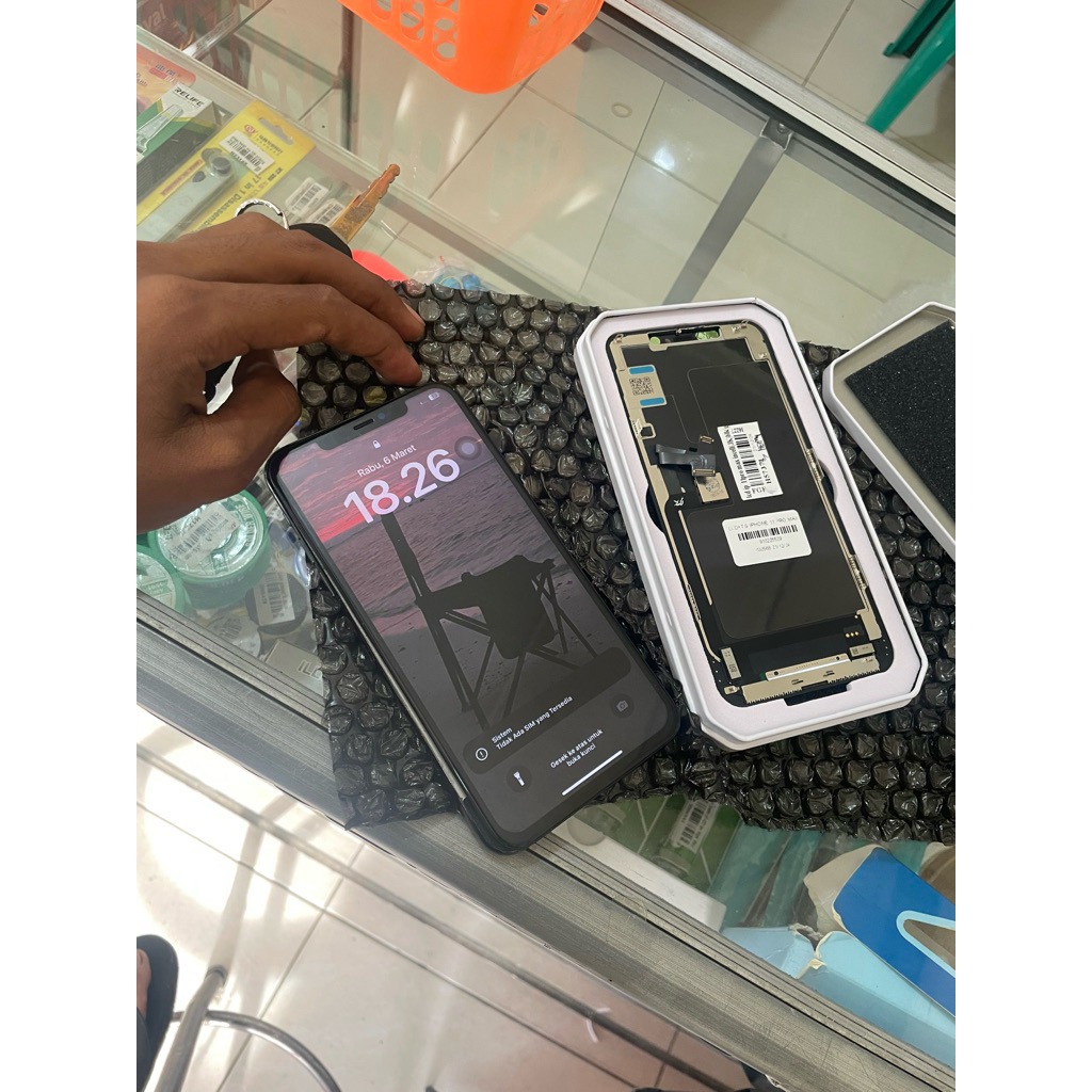 Ganti LCD iPhone