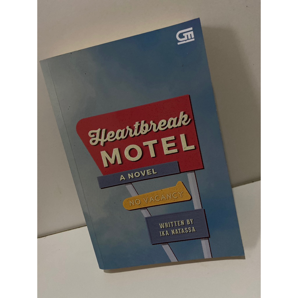 [preloved] HEARTBREAK MOTEL by Ika Natassa