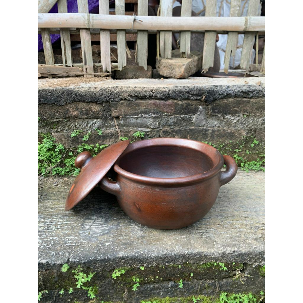 Panci gerabah tanah liat