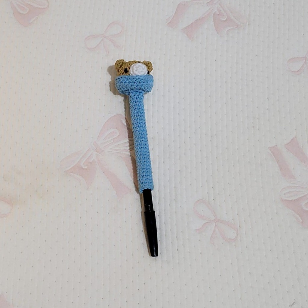 

goodluck crochet pen topper