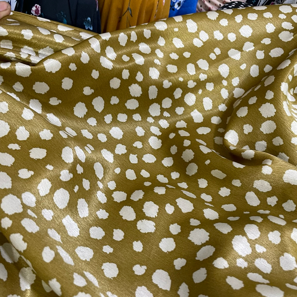 kain satin santorini silk motif polkadot premium - warna deep gold - kain satin santorini luxury dzc