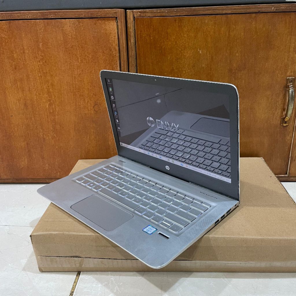 Laptop Super Slim, Super tipis, Layar 3,2K, Fingerptint, Super JernihLaptop HP Envy 13-d026TU, Core 