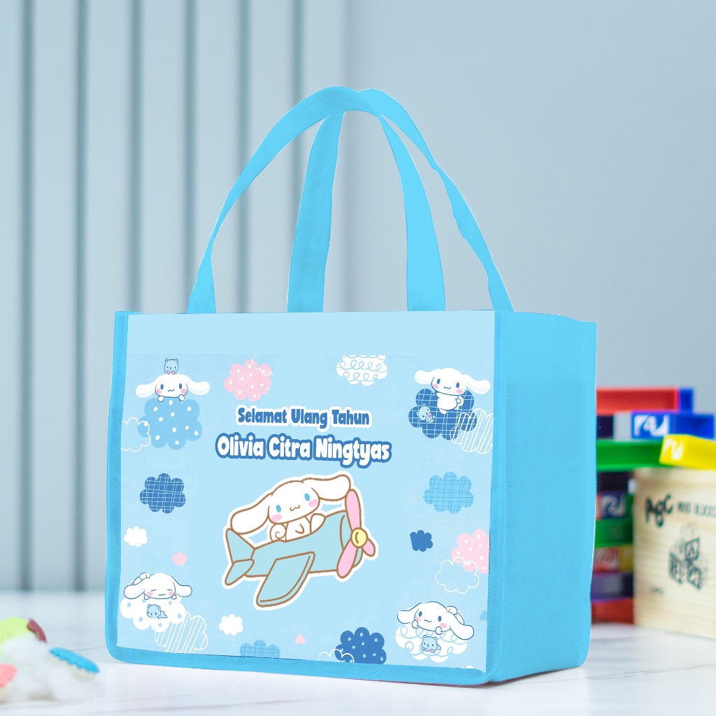 

Souvenir Ultah Custom Cinnamorol,Tambah Nama Anak Landscape T20 P25 L13 2 Hari Jadi