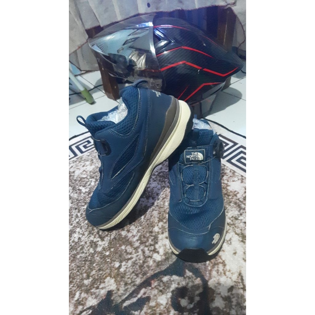 sepatu TNF bekas size 41/ 26cm