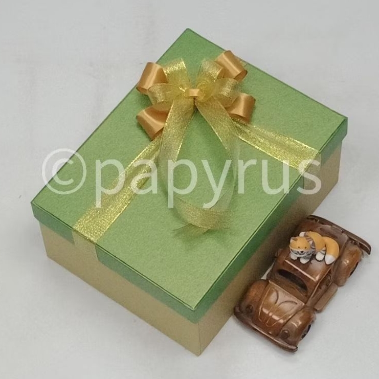 

PAPYRUS Kombinasi 17,5x22,5 Tinggi 10cm Kotak Kado Gift Box V1