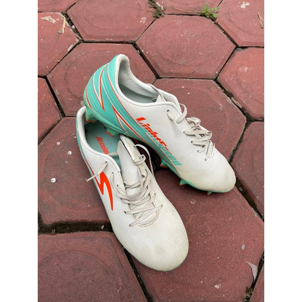 Sepatu bola LS 20 second size 40
