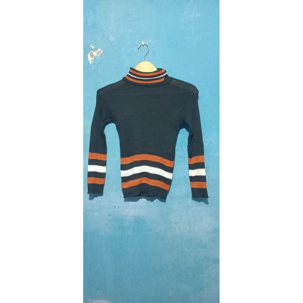 Dalaman Rajut Hitam Kombinasi Lengan Bekas Pakaian Preloved