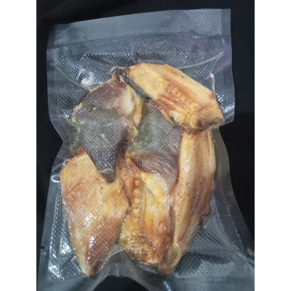 

ikan asap,ikan pari, ikan panggang 1pak isi 6potong