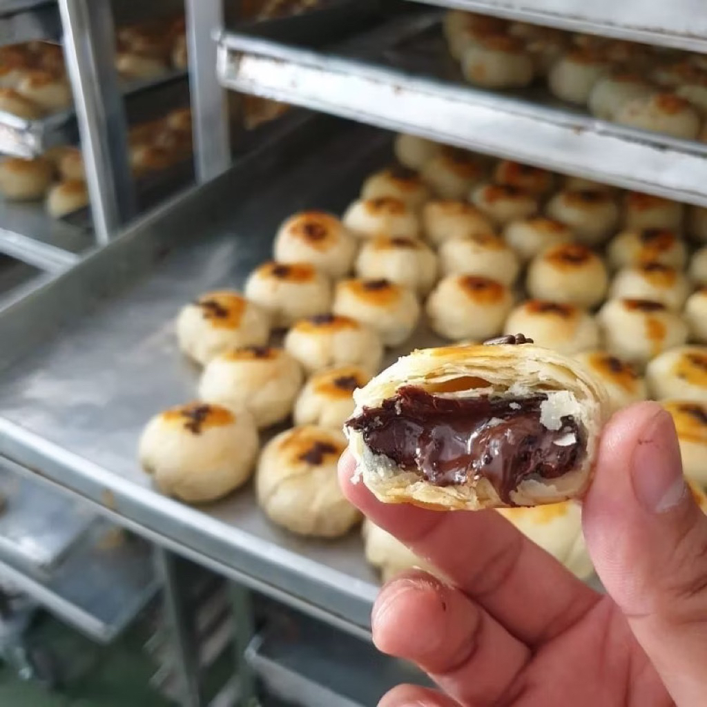 

PIA MIRAH Oleh-Oleh Khas Makassar varian keju coklat COD MAKASSAR PIA premium kotak besar isi 8