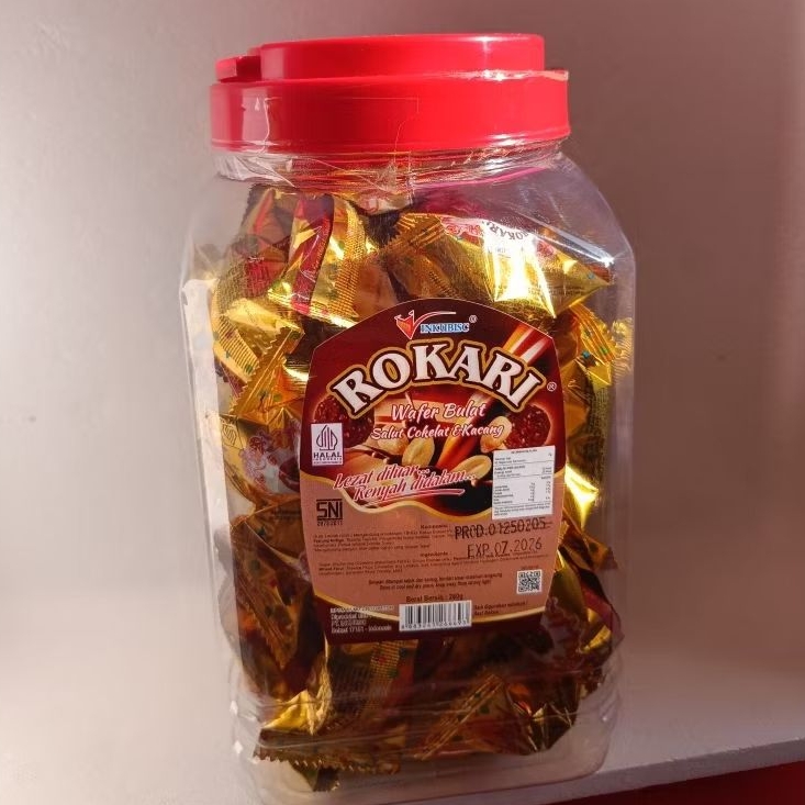

1toples rokari wafer bulat coklat salut kacang