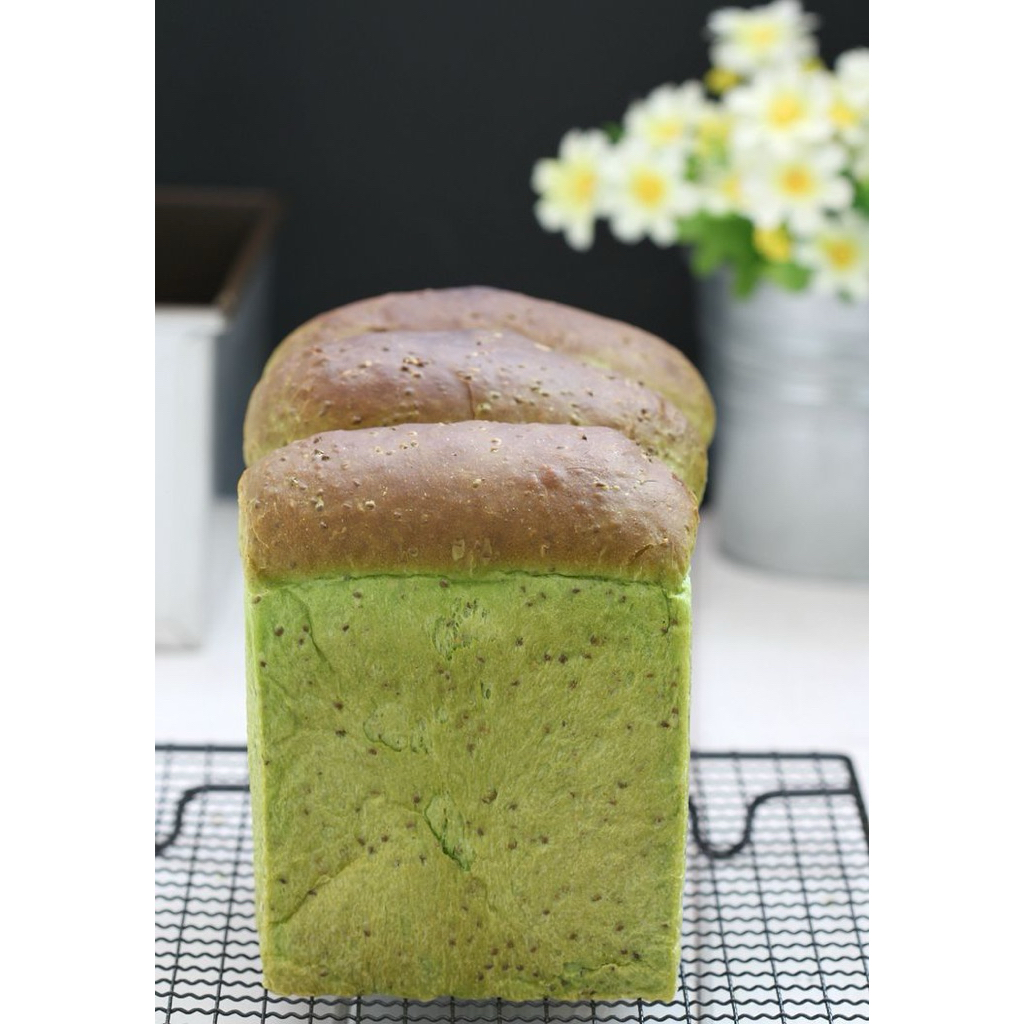 

Roti shokupan matcha lembut tanpa telur dan butter, dengan biji wijen untuk aroma dan nutrisi ekstra. Pilihan sehat dan lezat bagi pecinta roti hijau
