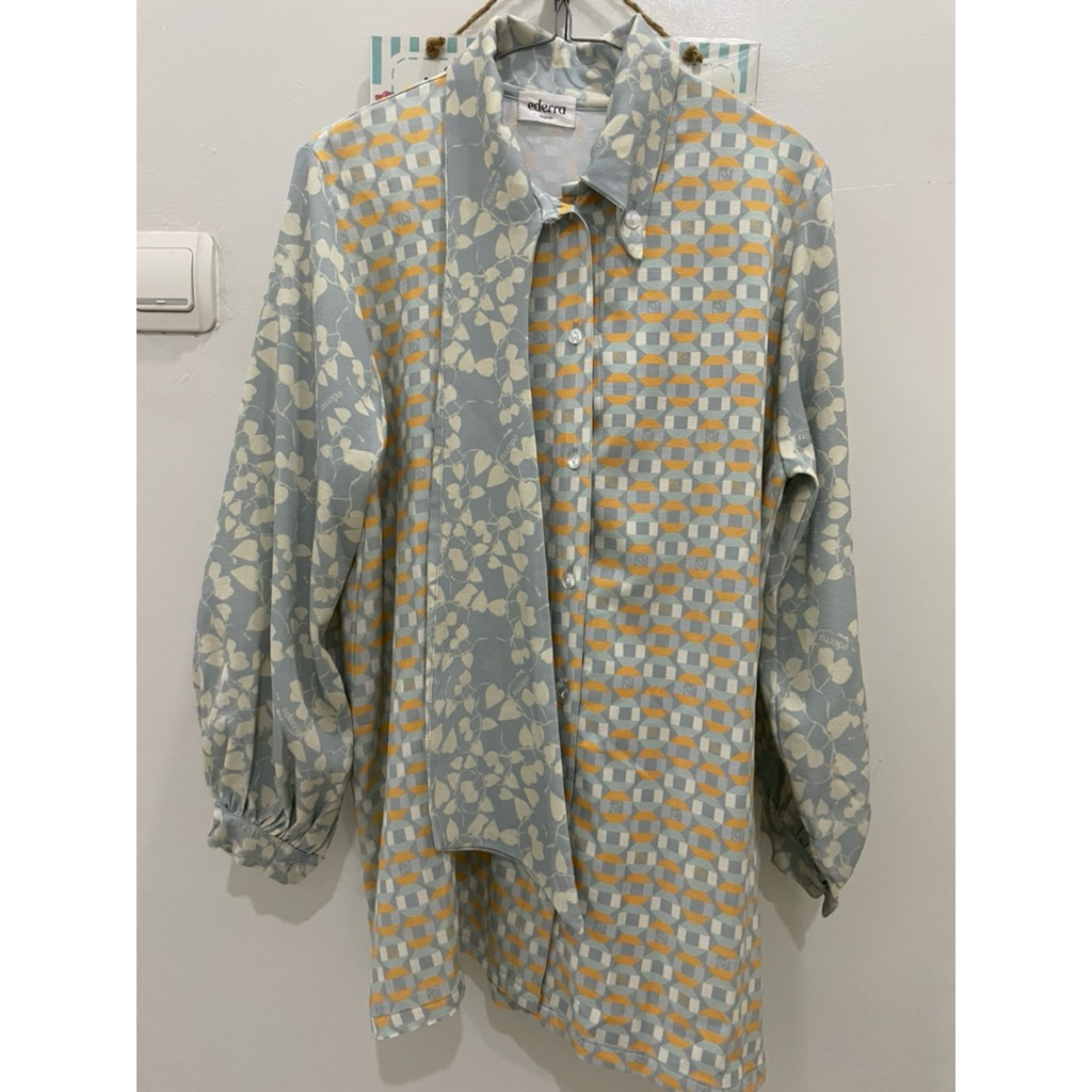 Preloved blouse Eddera size reguler (S)