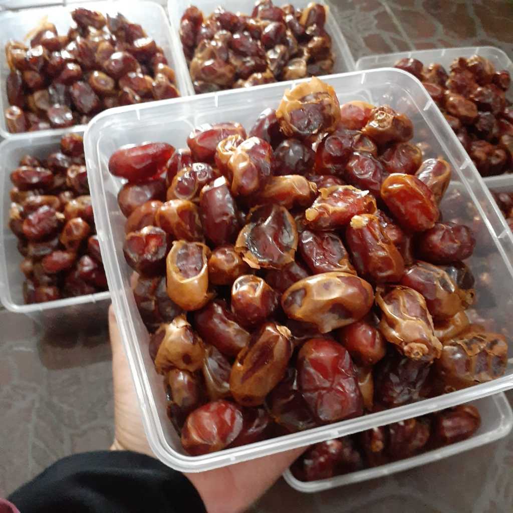 

Kurma Khalas Saad Repacking Toples 1kg