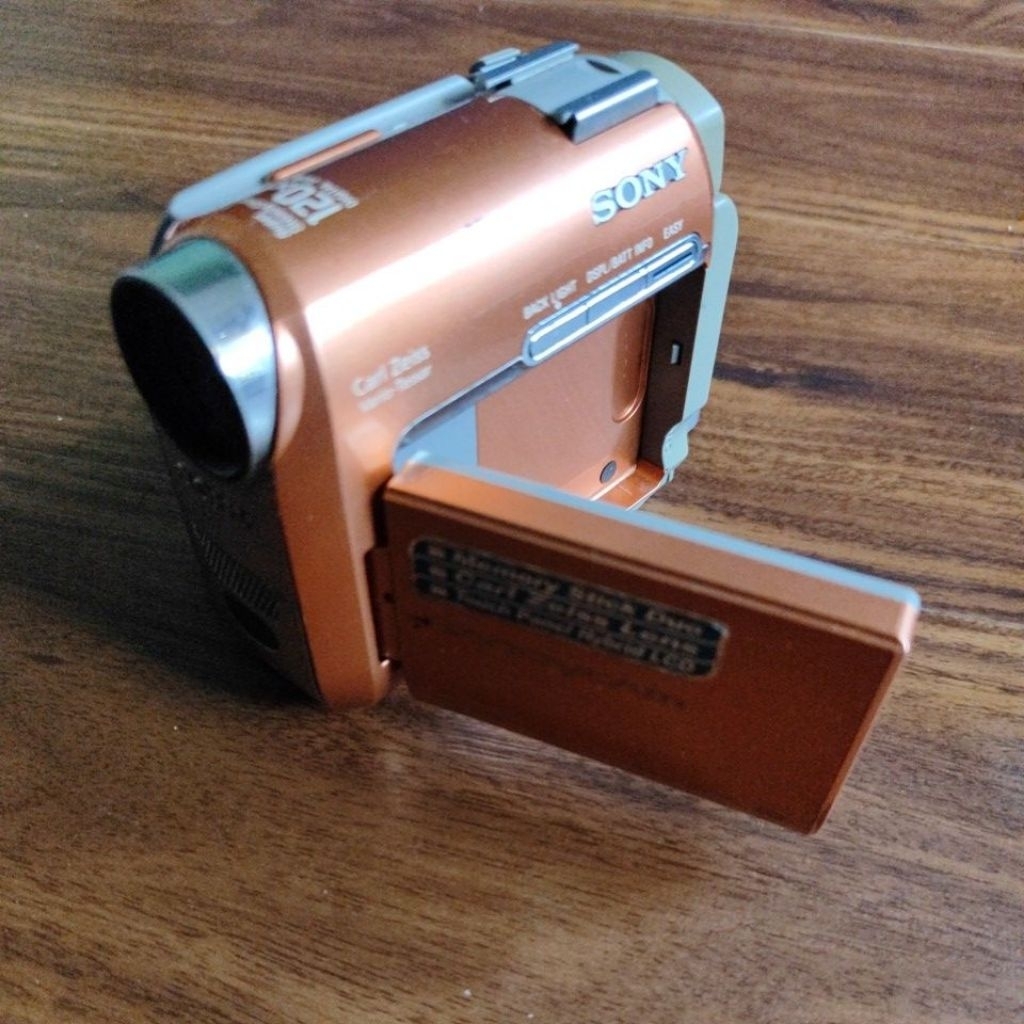 aneka handycam jadul untuk pajangan atau display properti vintage