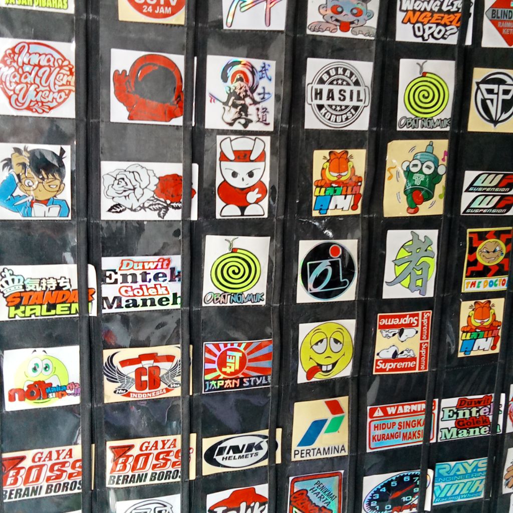 

paket 50 pcs stiker cutting random