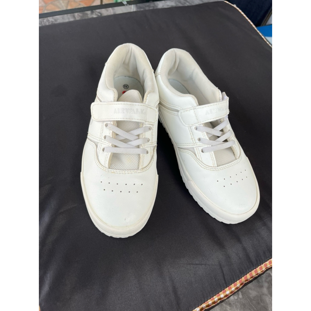 sepatu putih airwalk