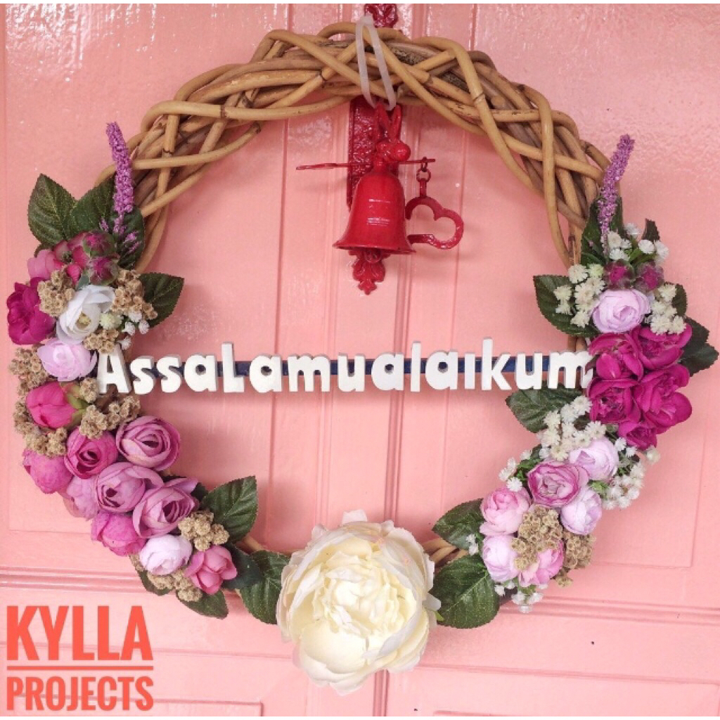 Hiasan Pintu/Dinding Flower Wreath tulisan "Assalamualaikum"