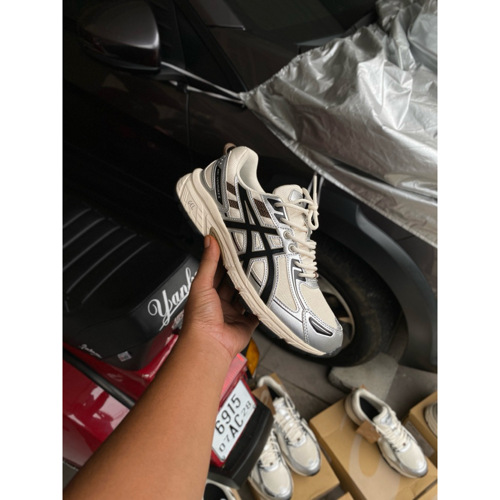 Asics Gel Venture 6 Cream Black
