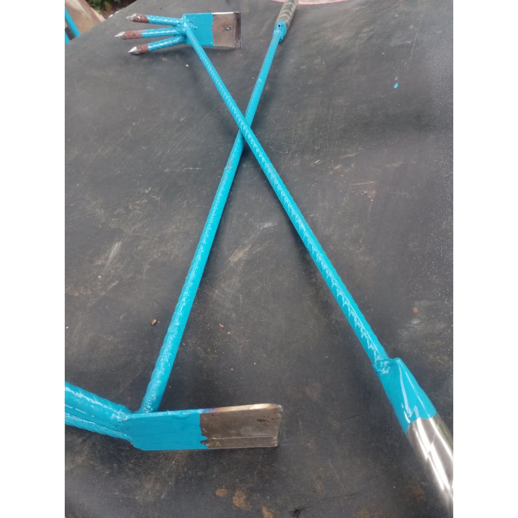 Cangkul / cangkul rumput / penggaruk rumput