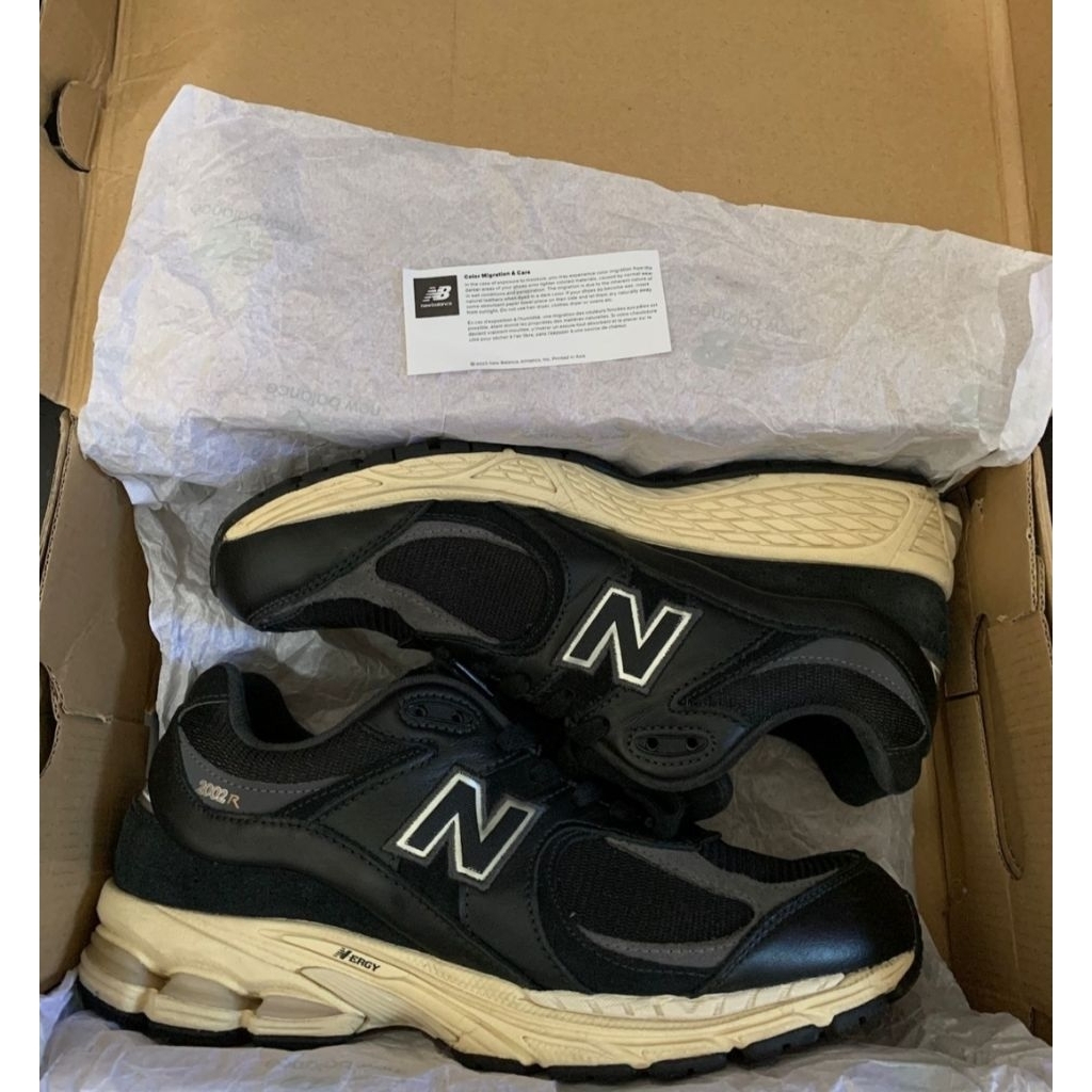 New balance 2002r vintage black