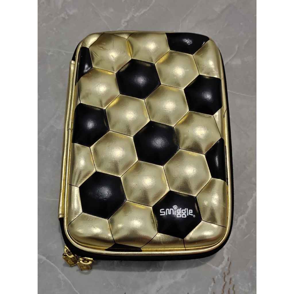 

Smiggle Carry Case Bola Gold Edition Preloved