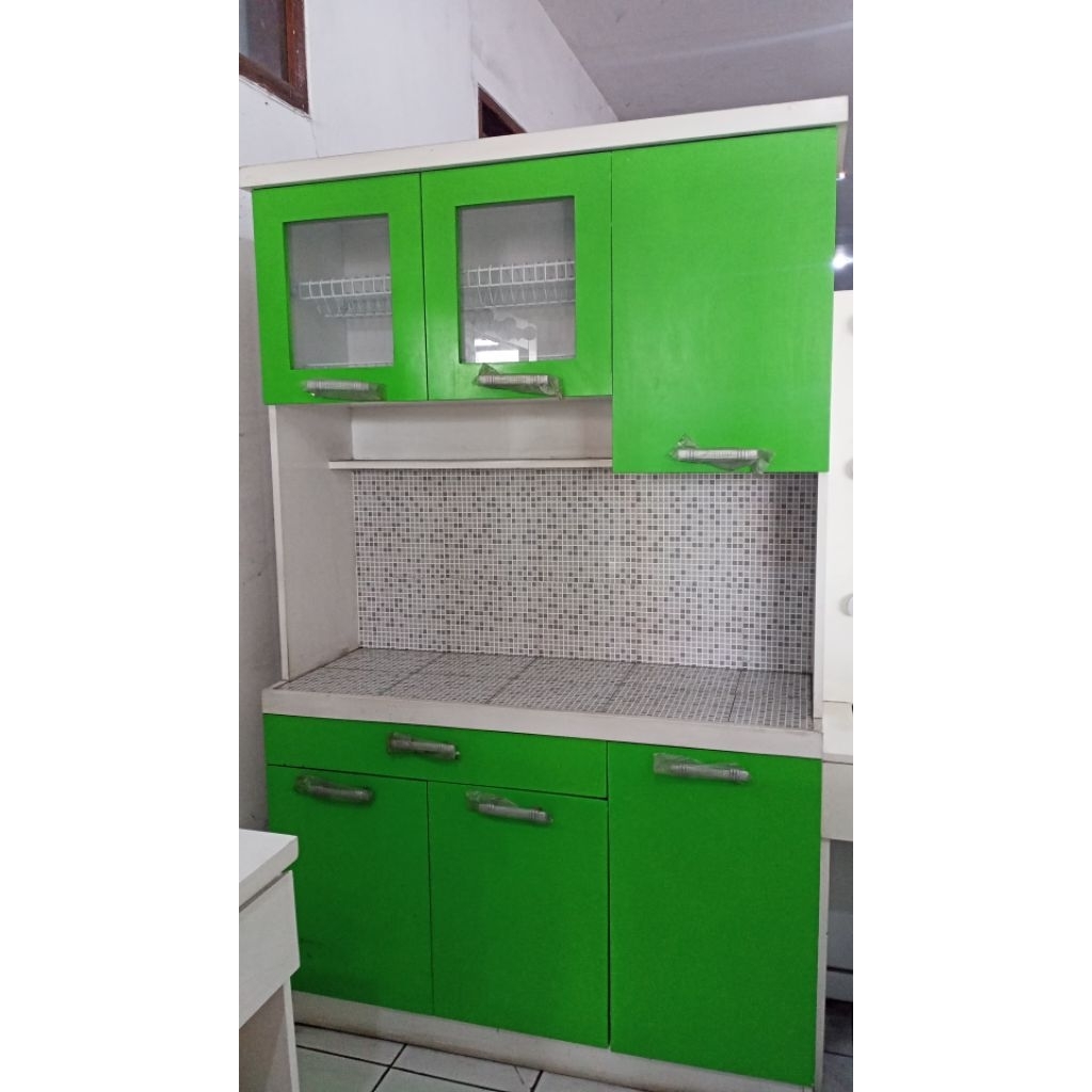 LEMARI MAKAN 3 PINTU MINIMALIS