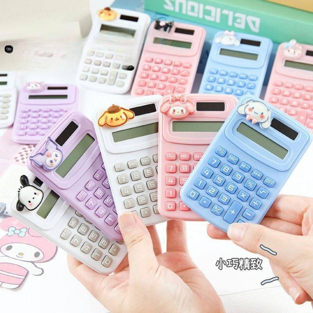 

KALKULATOR MINI 8 DIGIT DENGAN KARAKTER BONEKA LUCU.