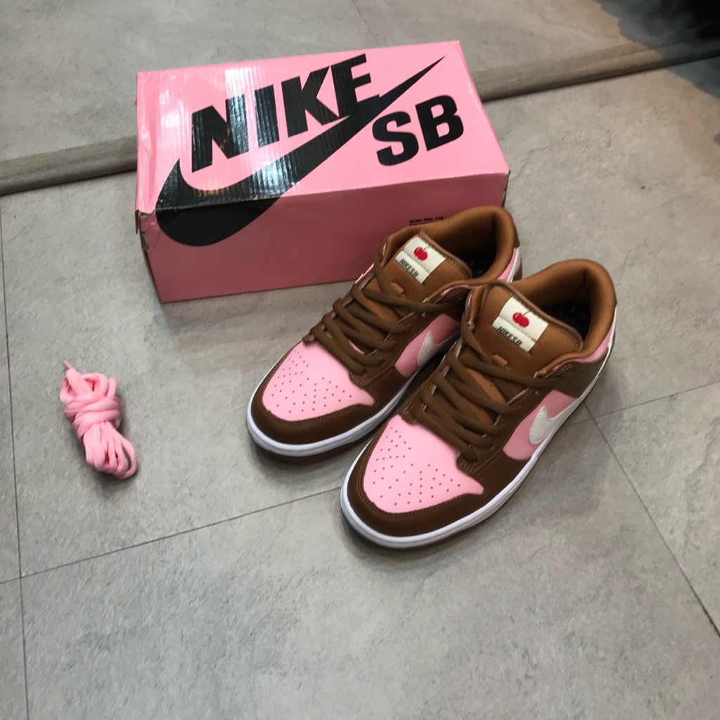 Sepatu Pria NKE STUSSY SB Dunk Low Cherry Sneakers PK