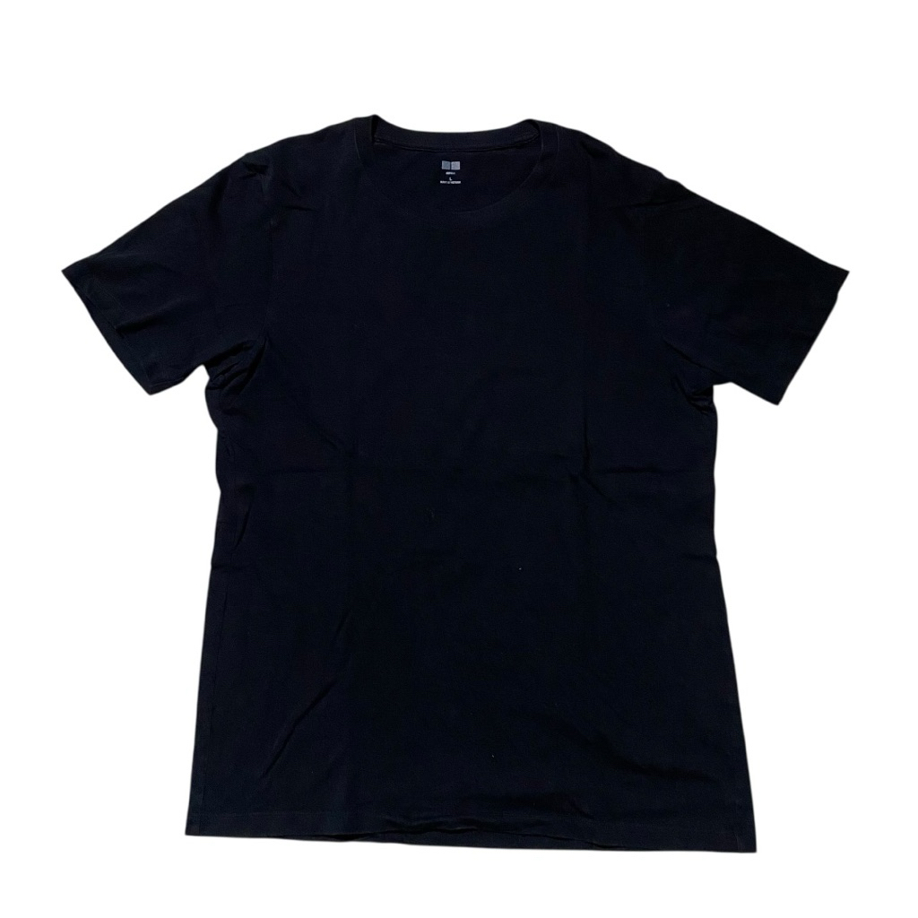 Uniqlo supima basic black tee