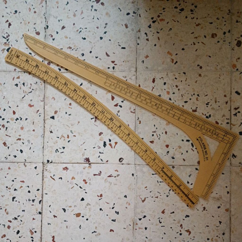 

Penggaris Jahit Pola Mode Fashion 2 Set Siku Lengkung 50cm