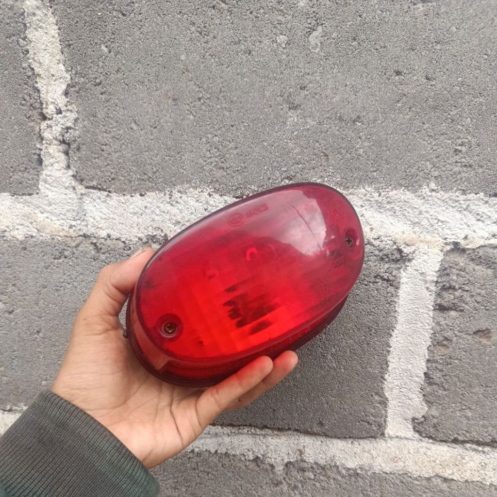 Lampu belakang suzuki thunder 125 original