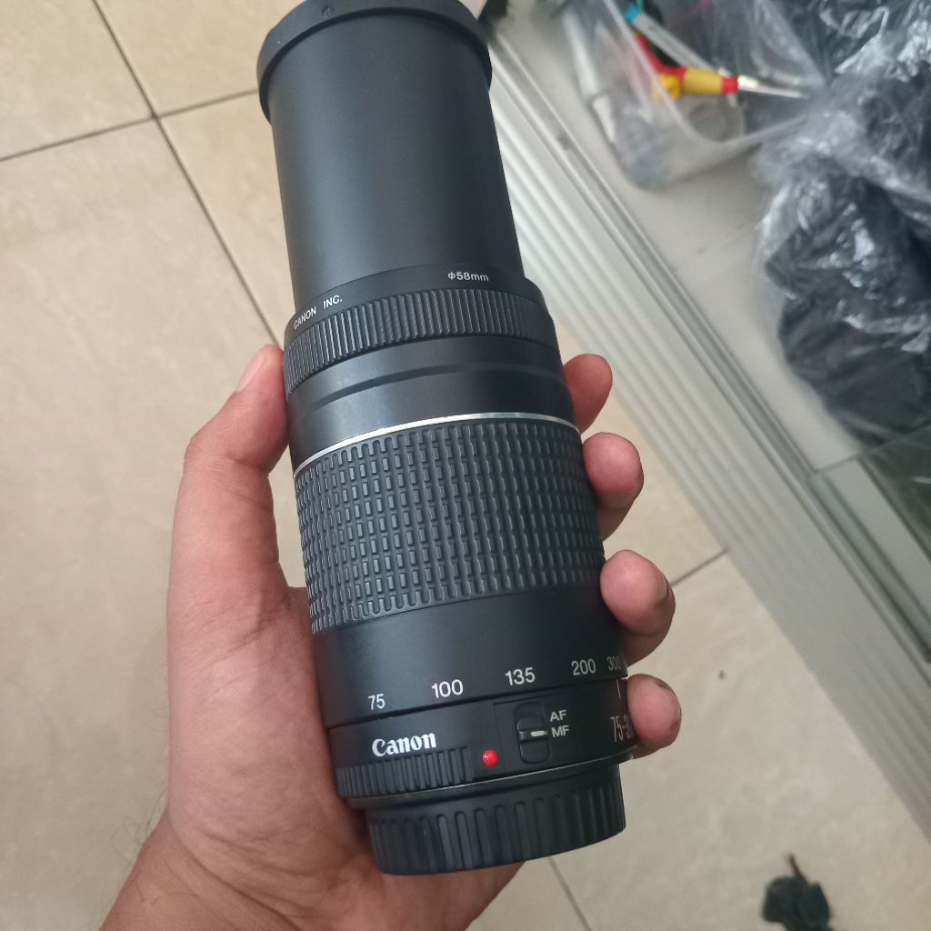 Lensa tele Canon 75-300mm III