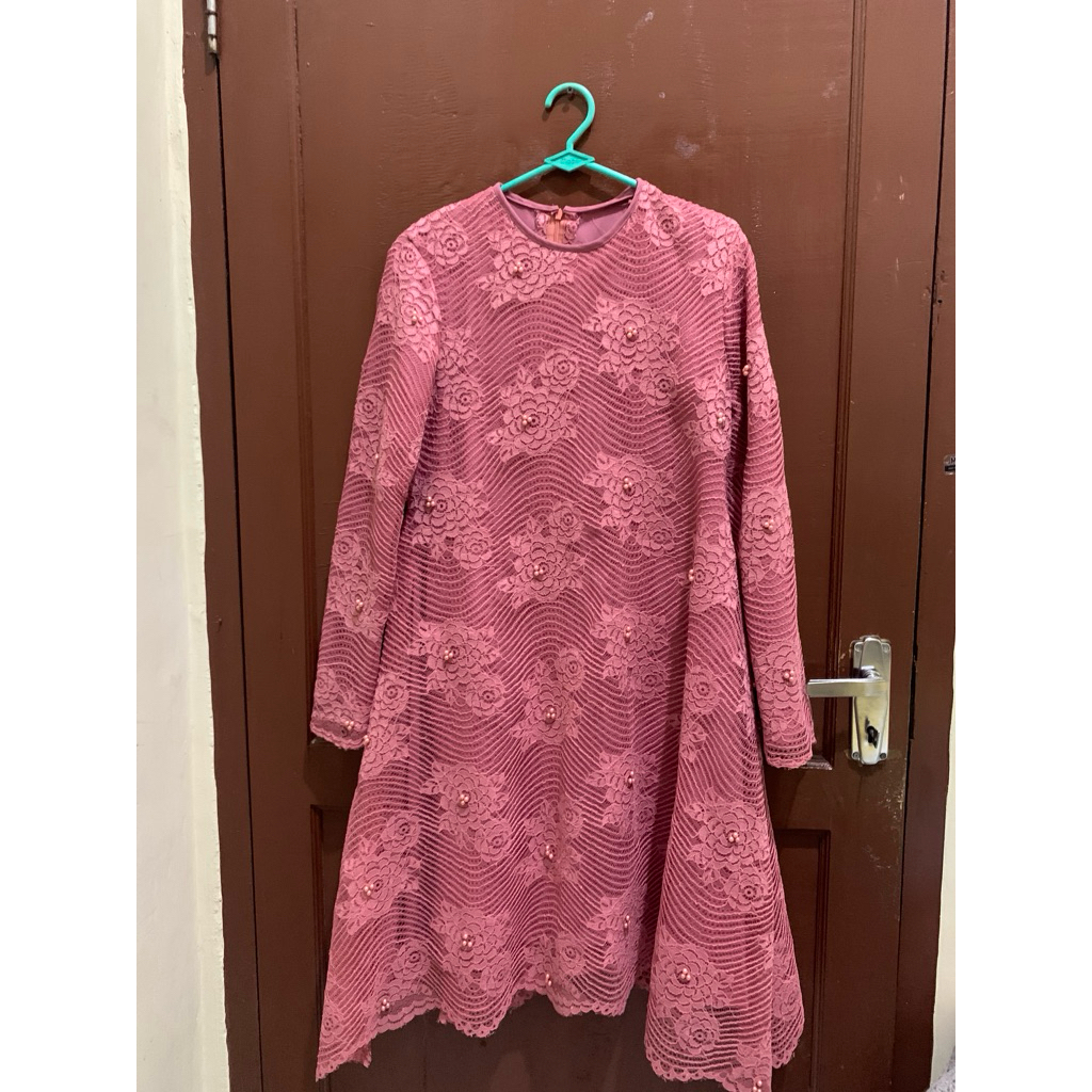 Baju atasan pesta brokat