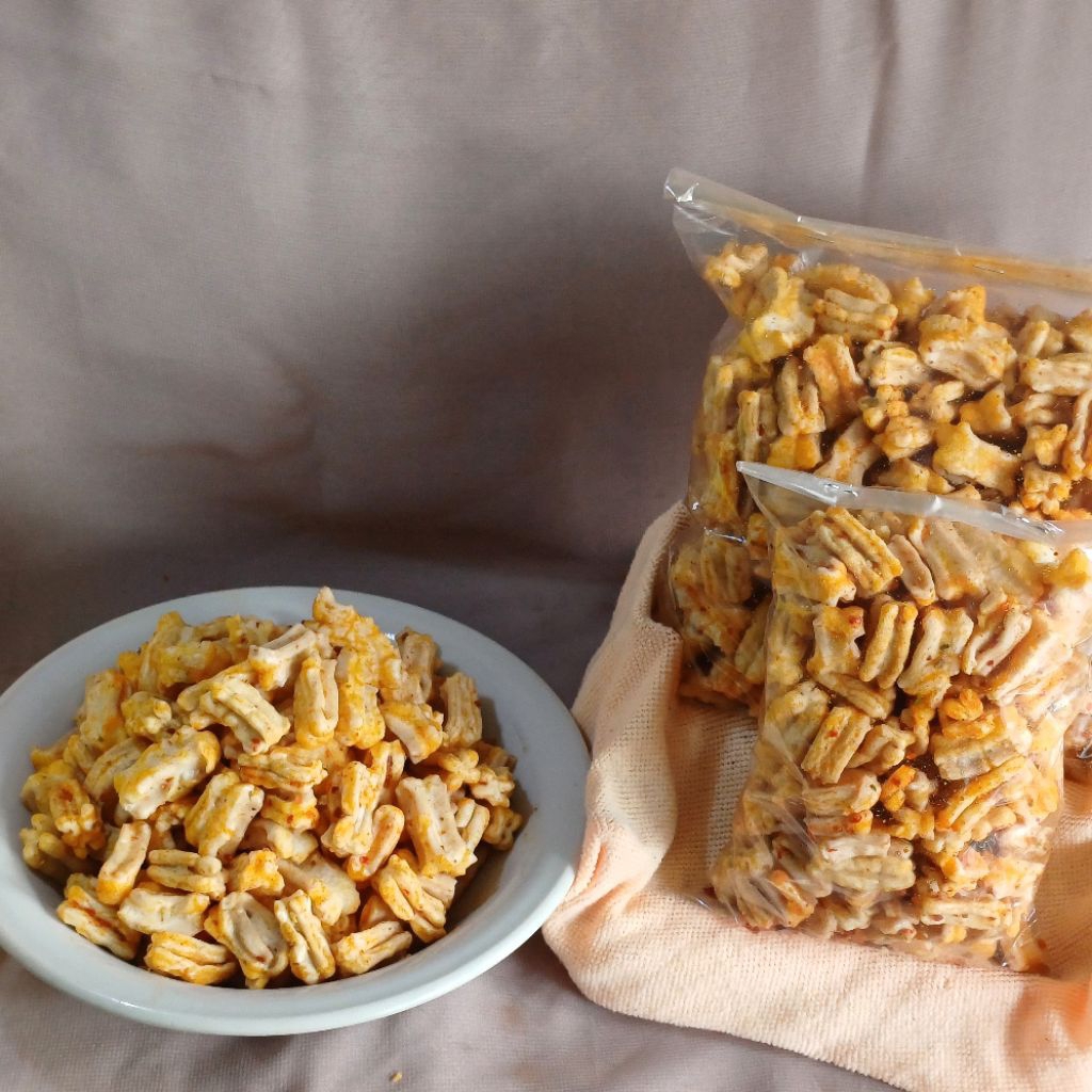 

Kerupuk Belimbing Pedas Daun Jeruk/ kerupuk bantet/ ukuran 100 gr, 250 gr, dan 500 gr