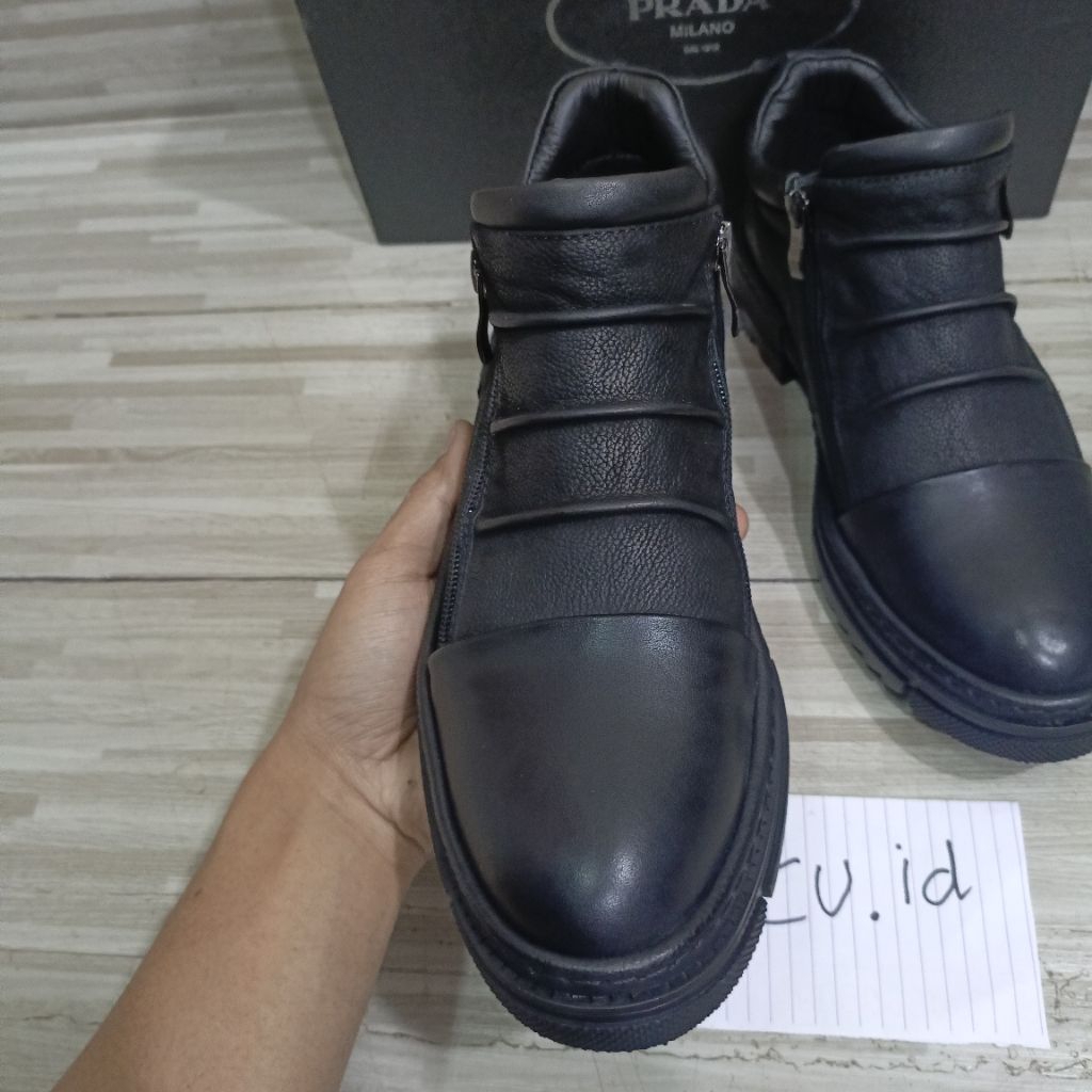 sepatu pria sneaker hitam kulit slip on zipper