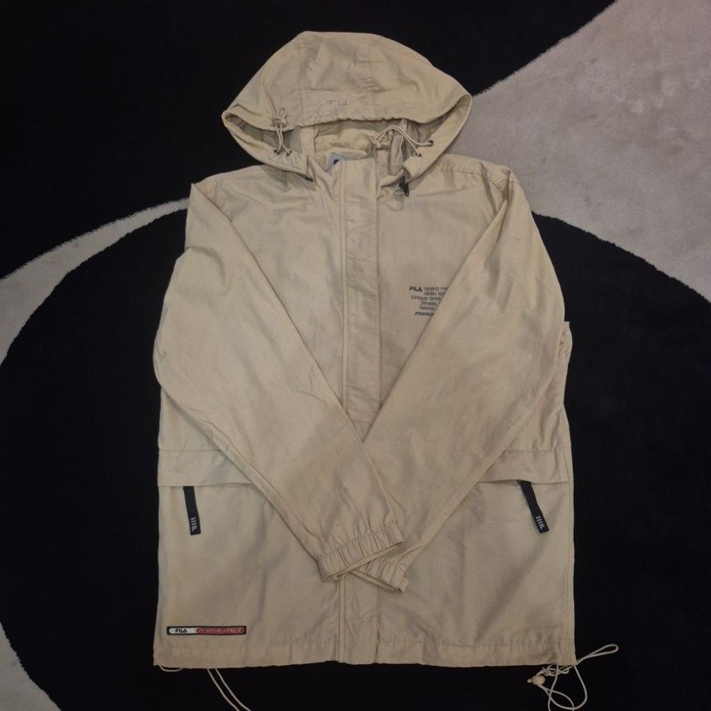 Jaket Outdoor Windbreaker Tracking Trekking Hiking Waterproof  Fila Performance Second Branded