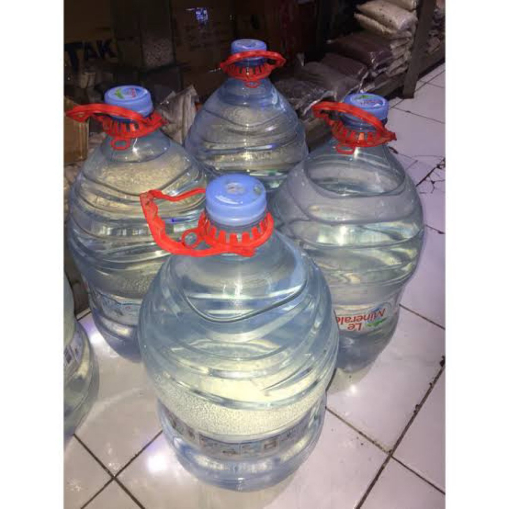 

1 GALON AIR LAUT BALI ASLI ISI 15 LITER I UNTUK IKAN HIAS AIR LAUT I 1 GALLON OF ORIGINAL SEA WATER CONTENTS 15 LITERS I FOR ORNAMENTAL SEA WATER FISH I iNSTAN MEDAN
