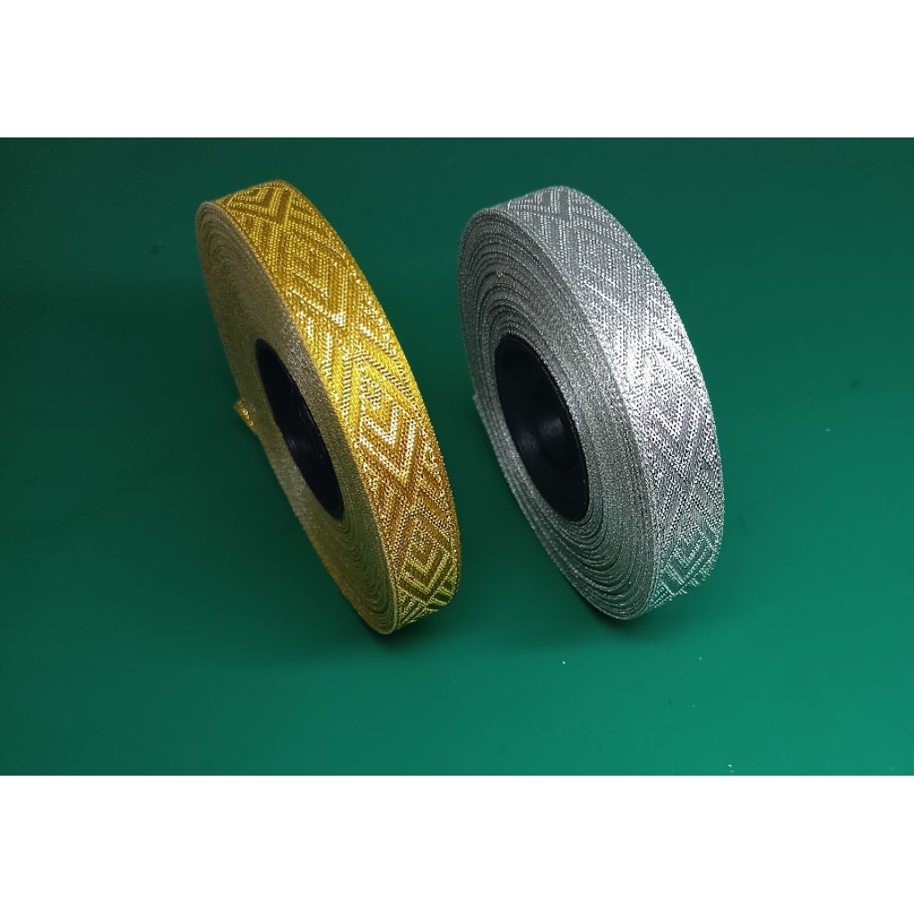 

PITA ETNIK / MT-03 EMAS / PERAK / LEBAR:1,2CM ( ISI:15METER )