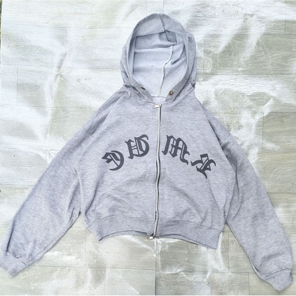 hodie crop panjang 49, size M dan varsty satin size S, panjang 50