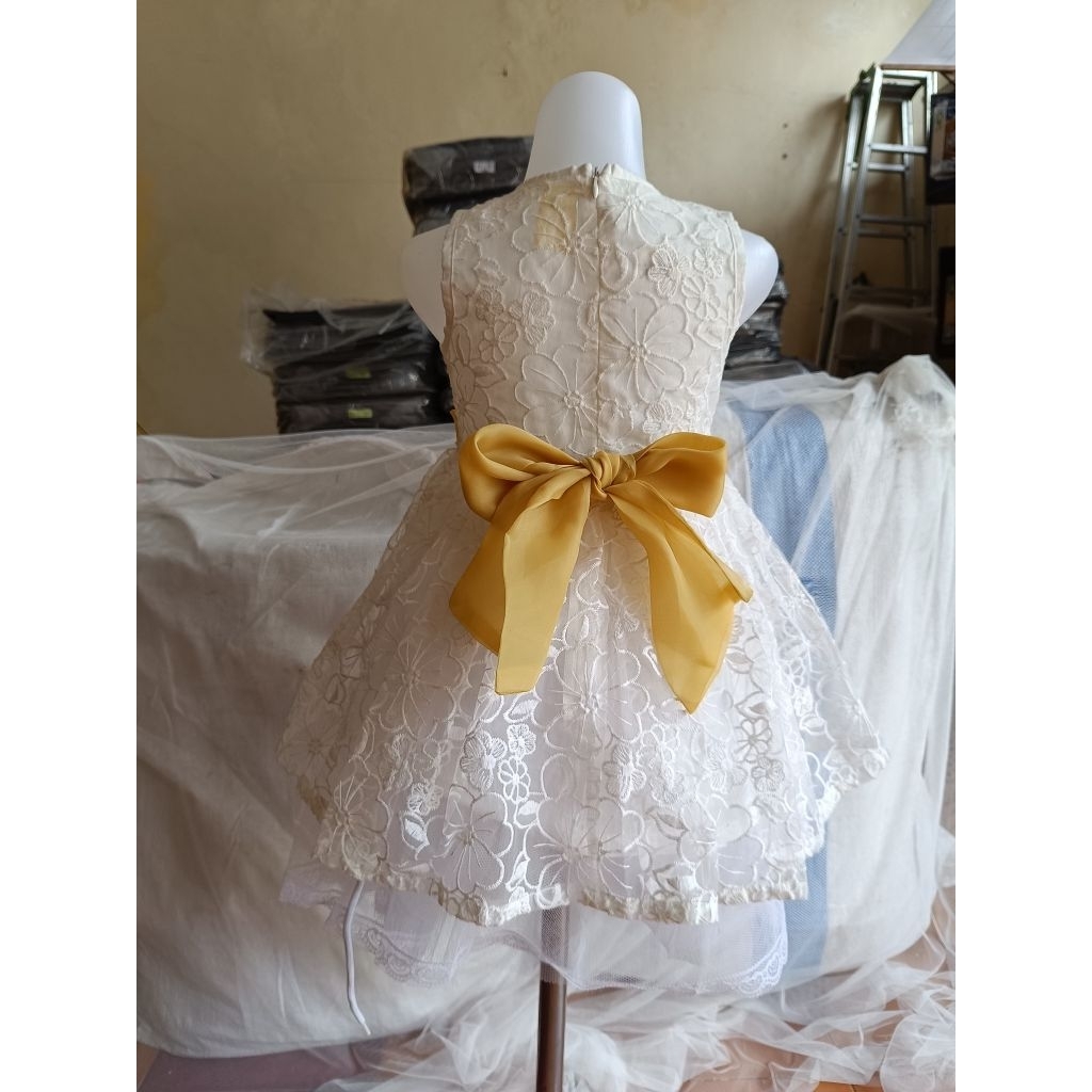 Dress Gaun Anak Brokat Putih Pita Besar