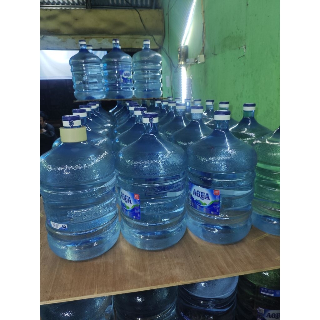 

AQUA GALON 19 LITER BARU